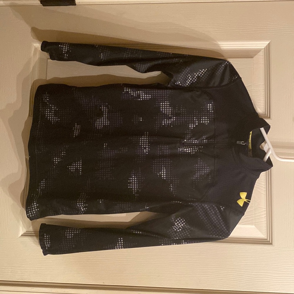 Under Amor zip up long sleeve/black and yellow/size: Youth Small